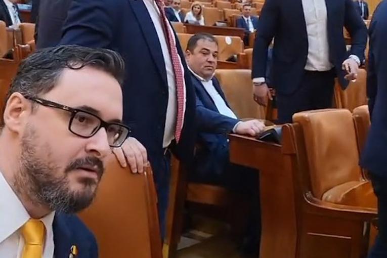 scandal-parlament