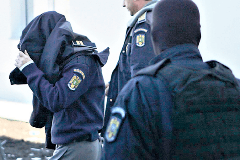 agenti-politie-mita