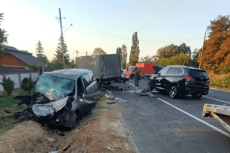 accident-cumplit-Racaciuni