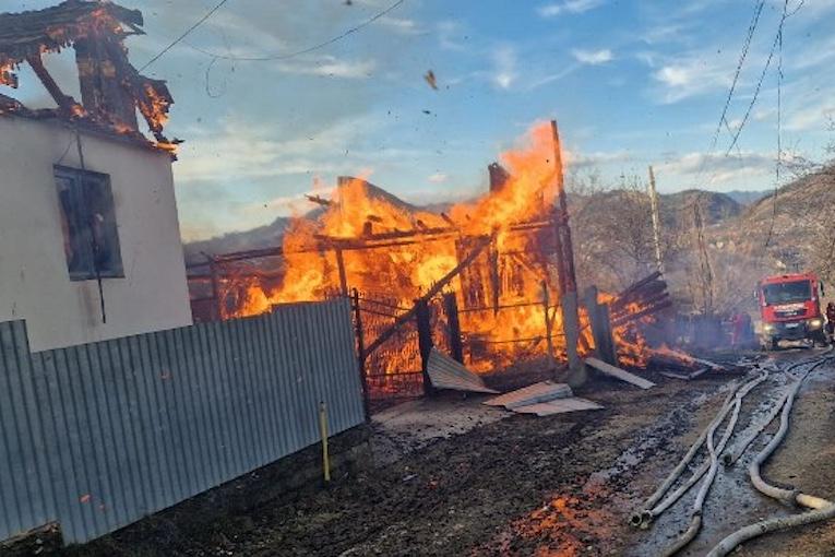 incendiu-Comanesti