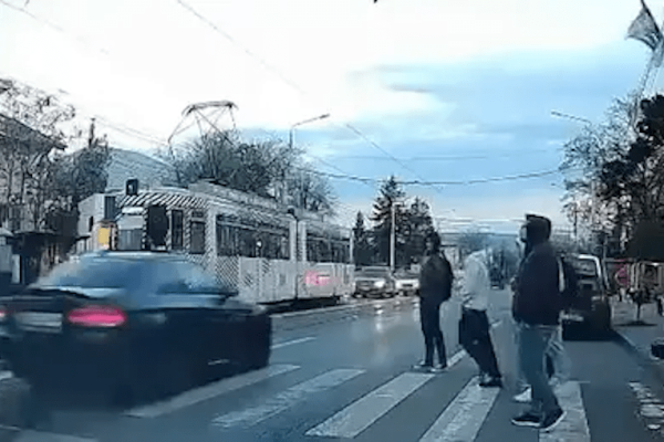 masina-pietoni