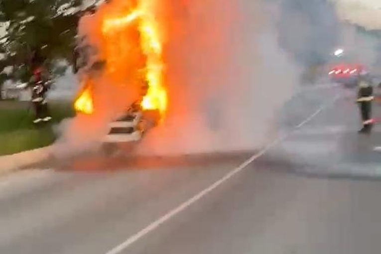 autotren-incendiu